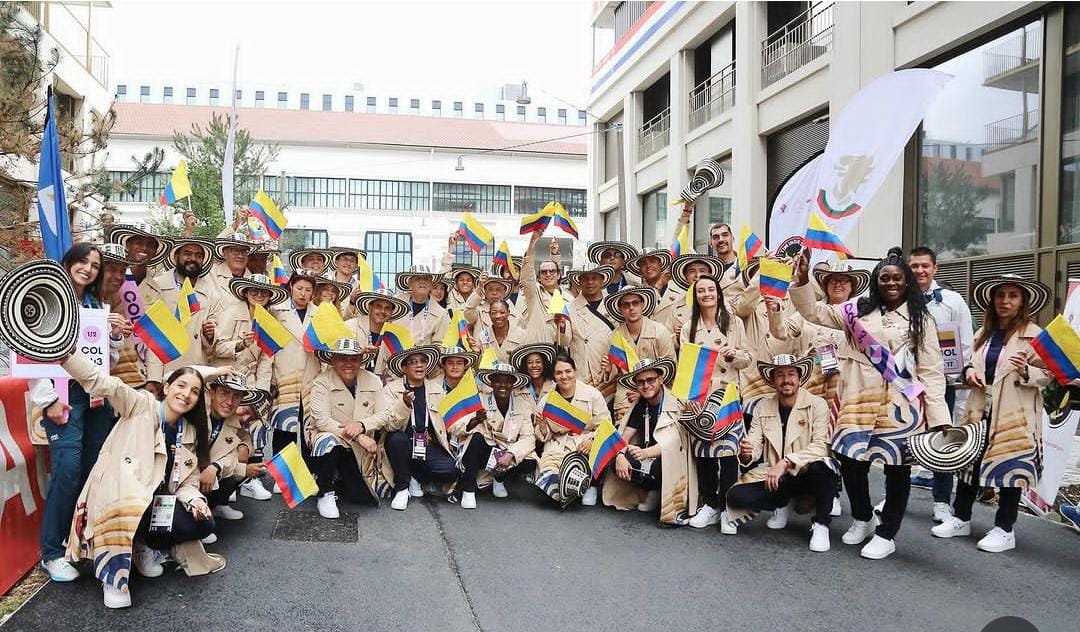 Delegación colombiana ya esta lista para la ceremonia inaugural por el río Sena en París - crédito Comité olímpico Colombiano/Instagram