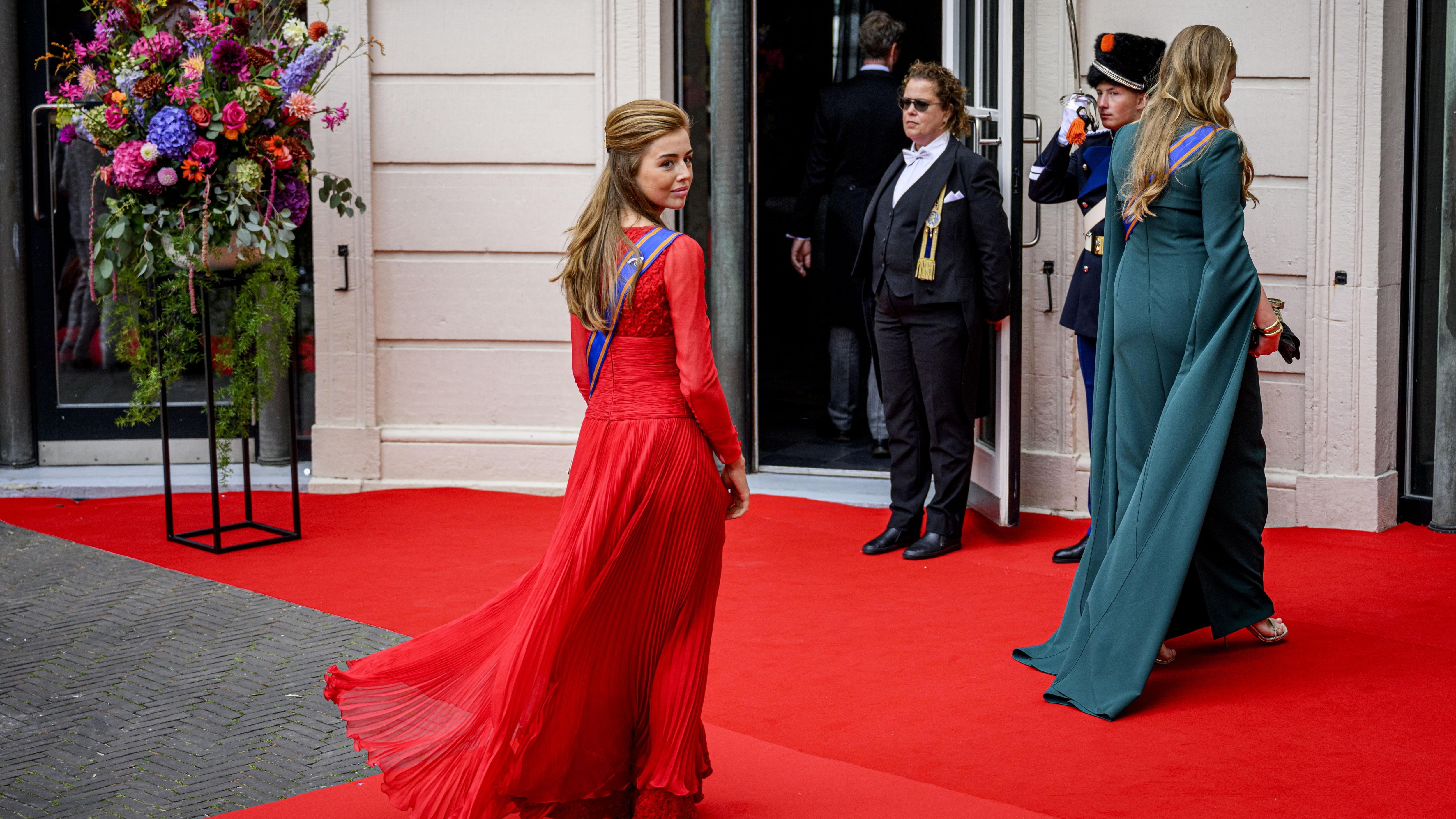 La princesa Alexia de Holanda roba el protagonismo a la Familia Real en el Día del Príncipe 2024: opta por un look “reciclado” de hace 20 años