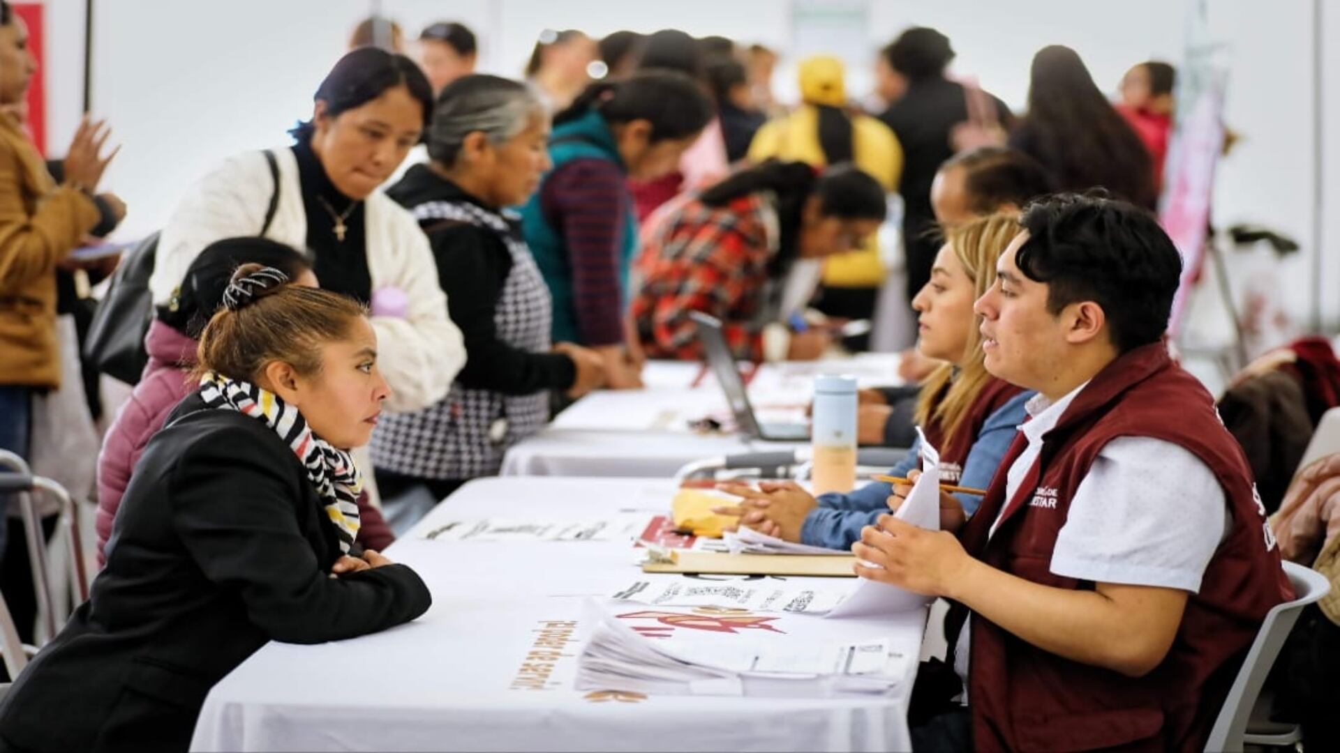 A partir de la reactivación de la entrega de tarjetas del programa Mujeres con Bienestar, se han habilitado módulos de atención en diversos municipios del Estado de México. 