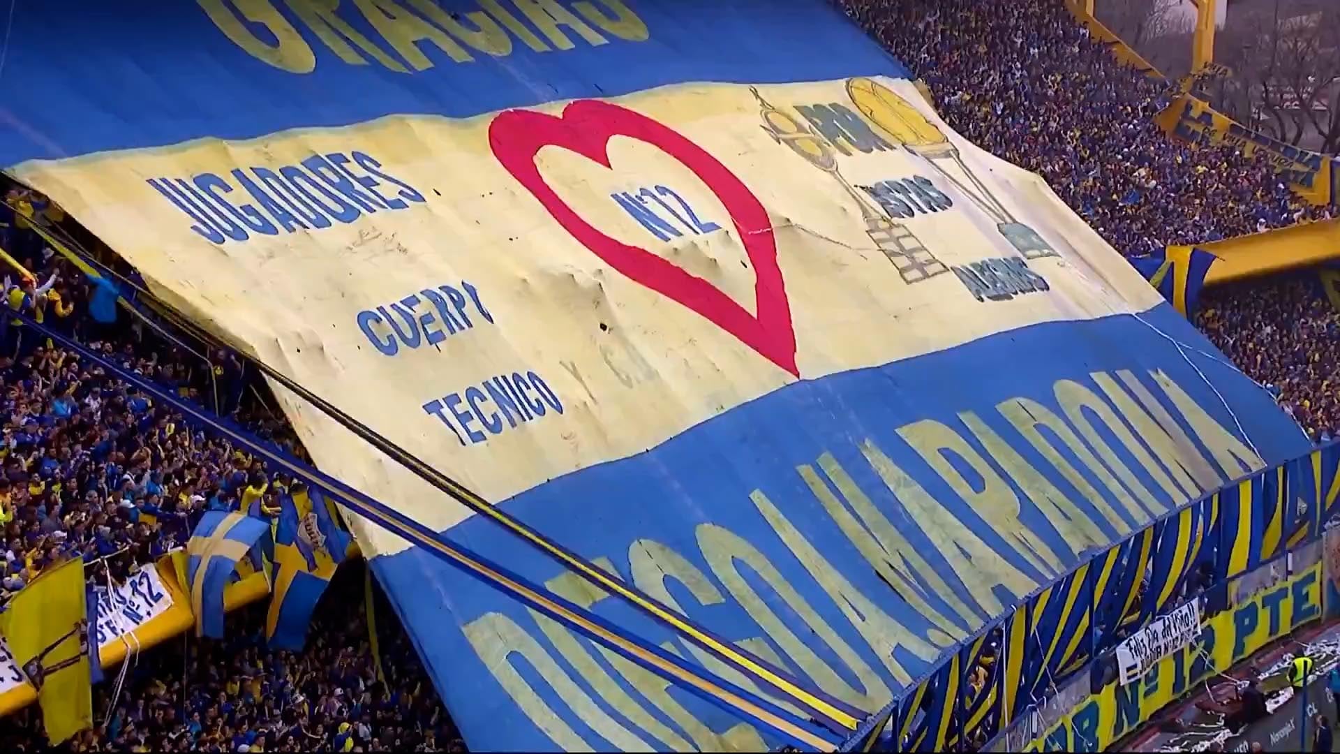 Bandera de Maradona en la tribuna de Boca