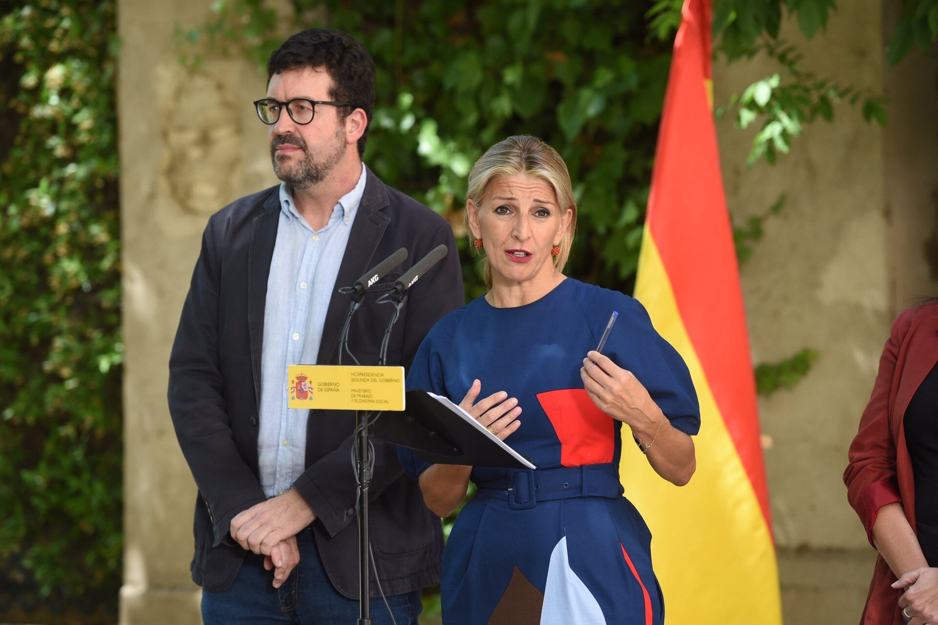 Yolanda Díaz, y el secretario de Estado de Trabajo, Joaquín Pérez Rey. (Gustavo Valiente/Europa Press)