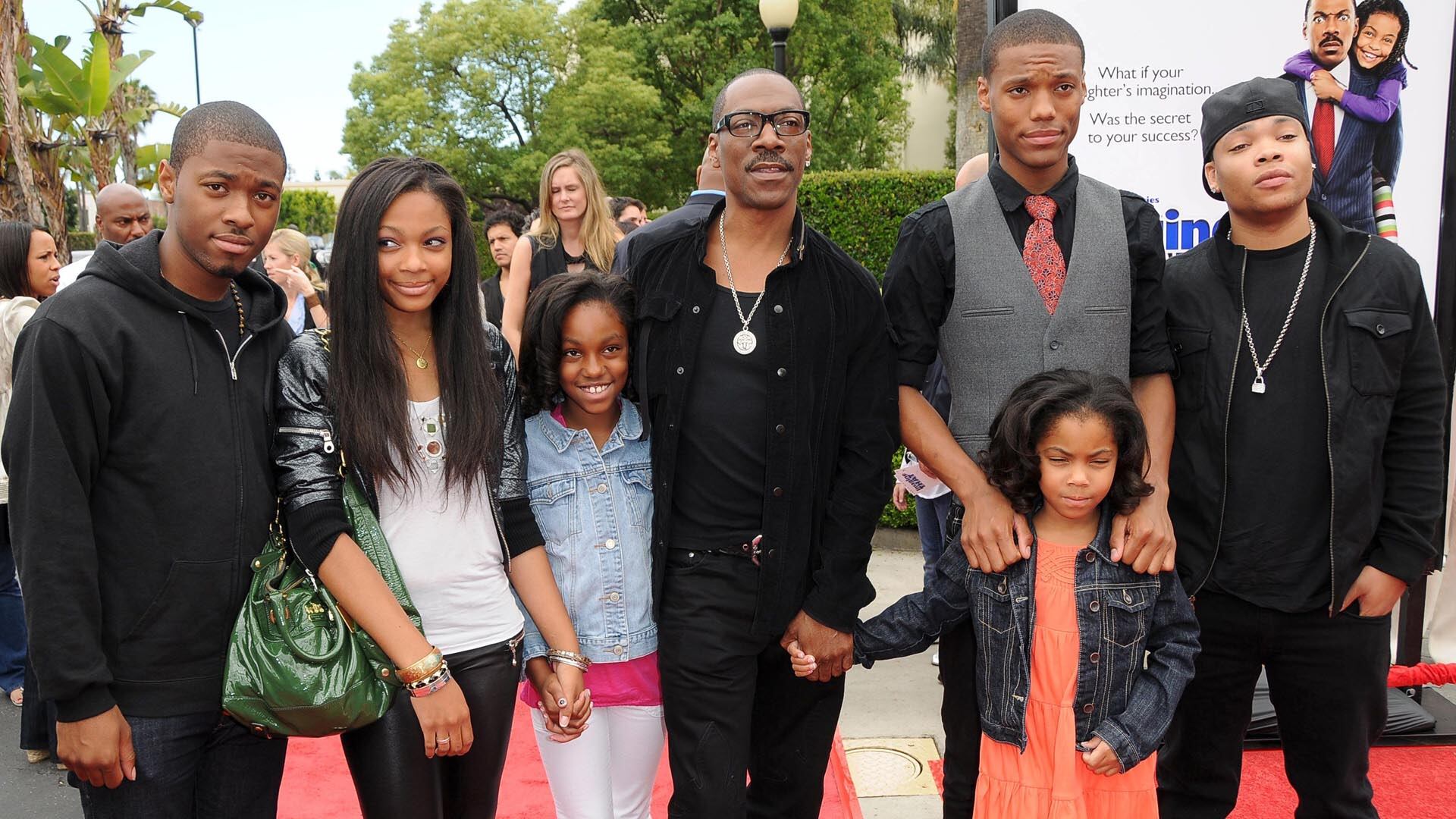 Eddie Murphy con algunos de sus hijos (Crédito: Grosby Group)