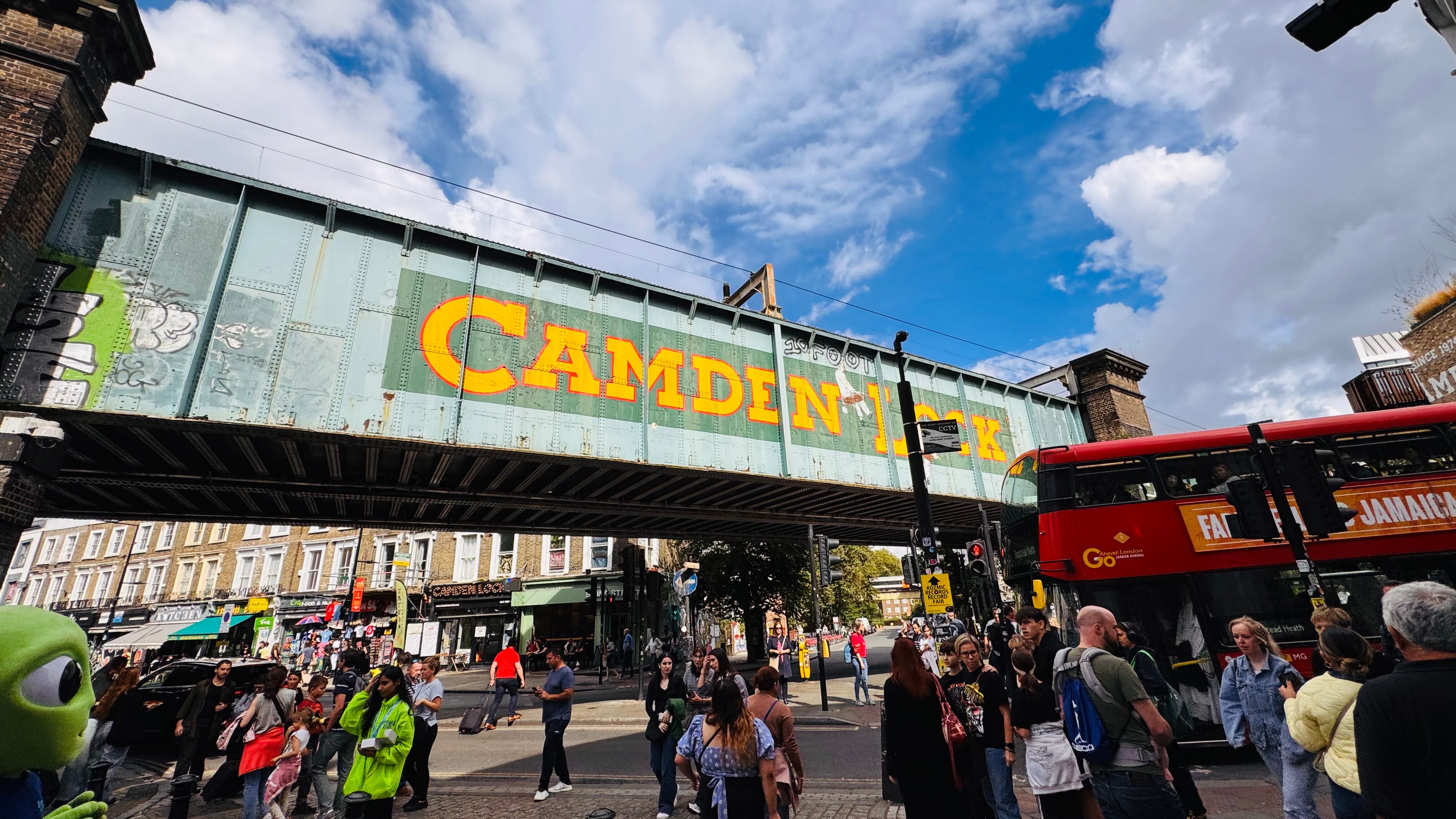 Lugares icónicos de Londres que no pueden faltar en tu visita. La capital del Reino Unido ofrece una rica mezcla de historia, cultura y modernidad. Desde el Tower of London hasta el palacio de Buckingham, un repaso por los rincones que definen esta ciudad única