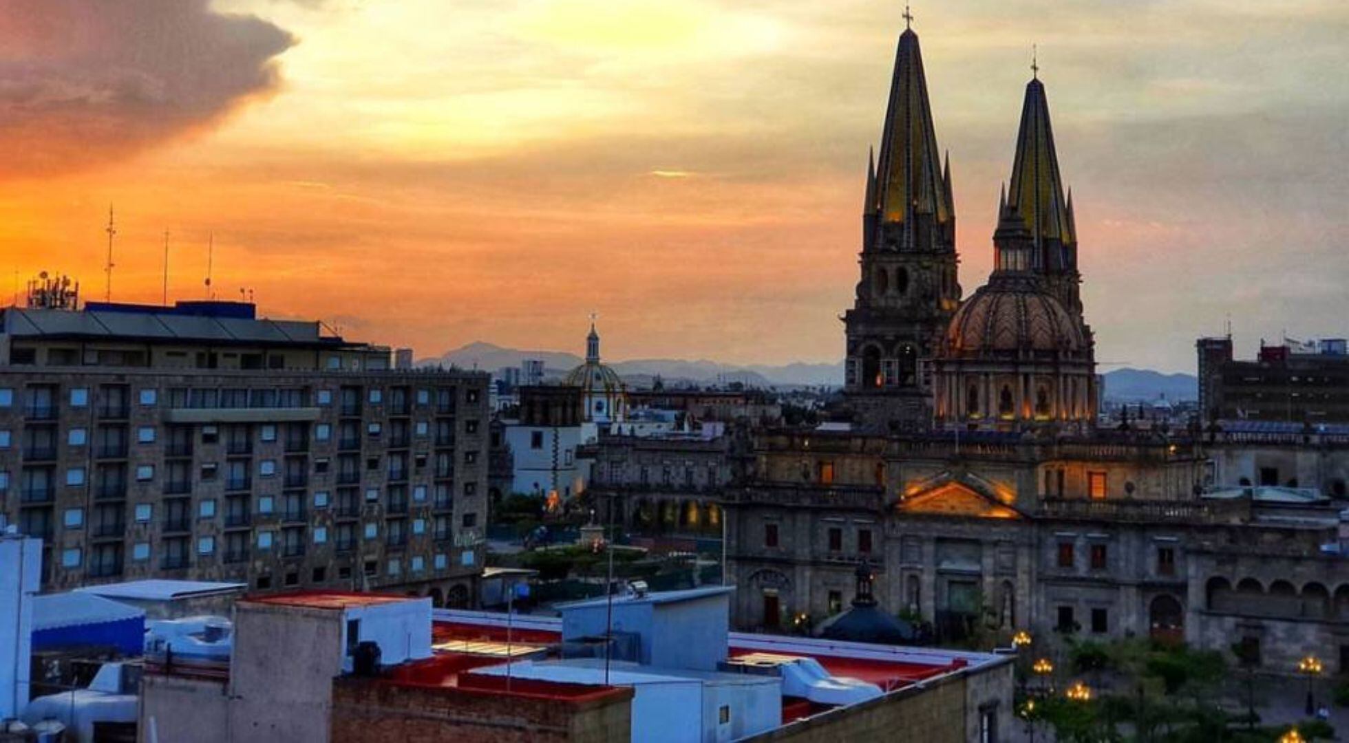 Guadalajara, una ciudad vibrante reconocida en México y en el extranjero por su gastronomía, monumentos históricos y personalidades emblemáticas, es la capital del estado de Jalisco en el occidente del país