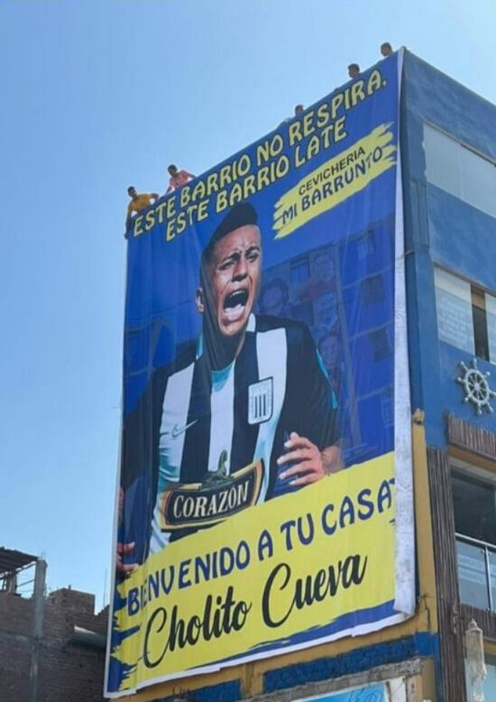 El recibimiento de una reconocida cevichería de La Victoria cuando Christian Cueva llegó a Alianza Lima el 2023. - créditos: Difusión