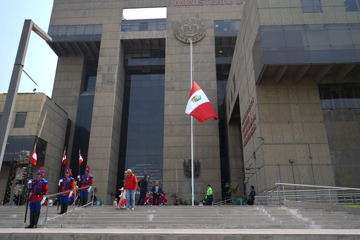 Velorio de Alberto Fujimori en el Ministerio de la Cultura