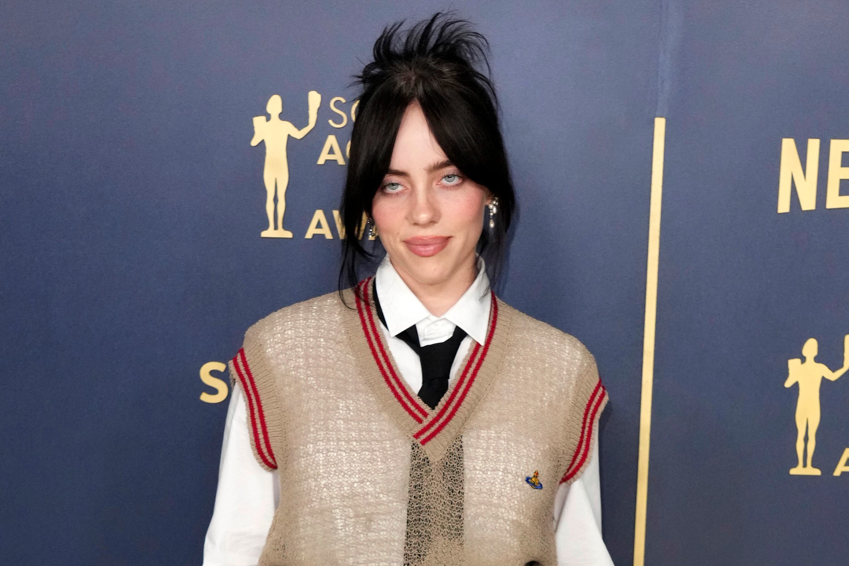 Billie Eilish recuerda cómo la fama temprana impactó sus relaciones personales (AP)