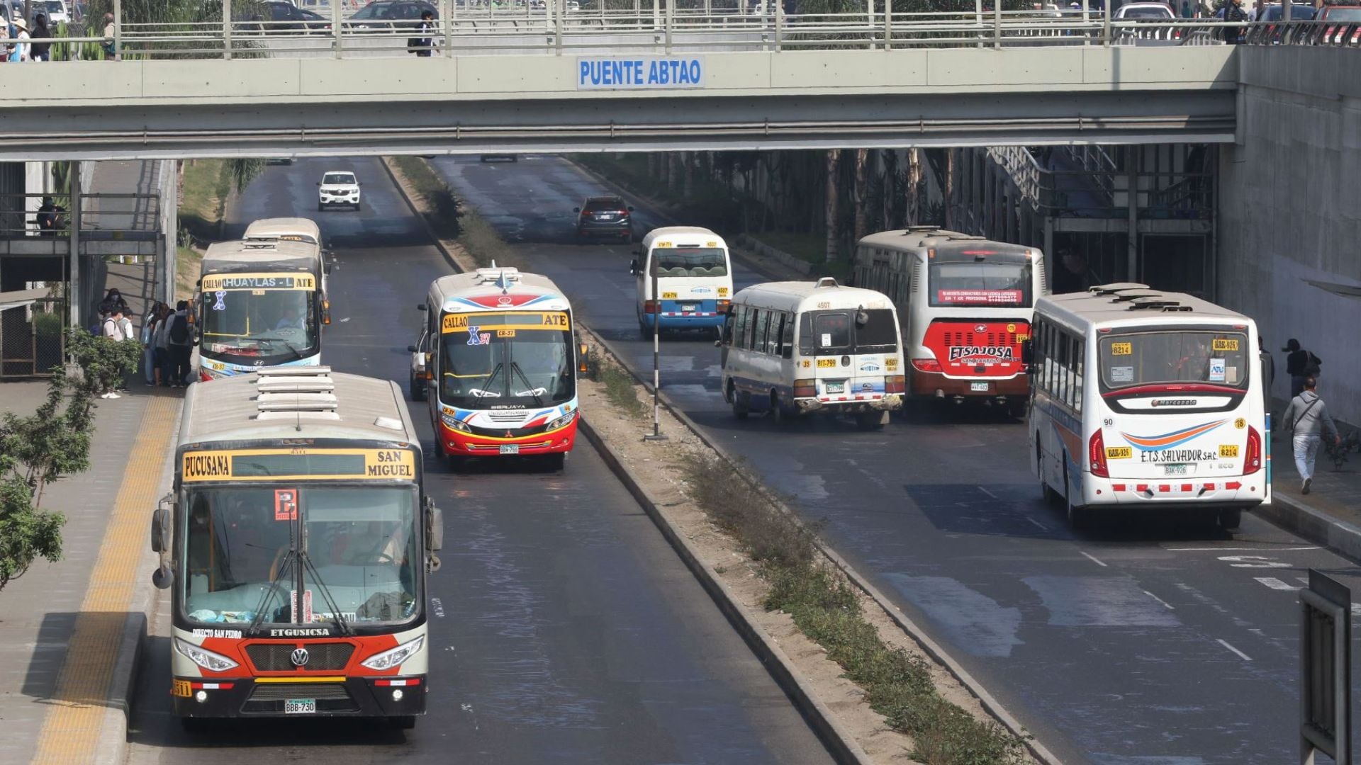 Transporte público en Cercado de Lima.