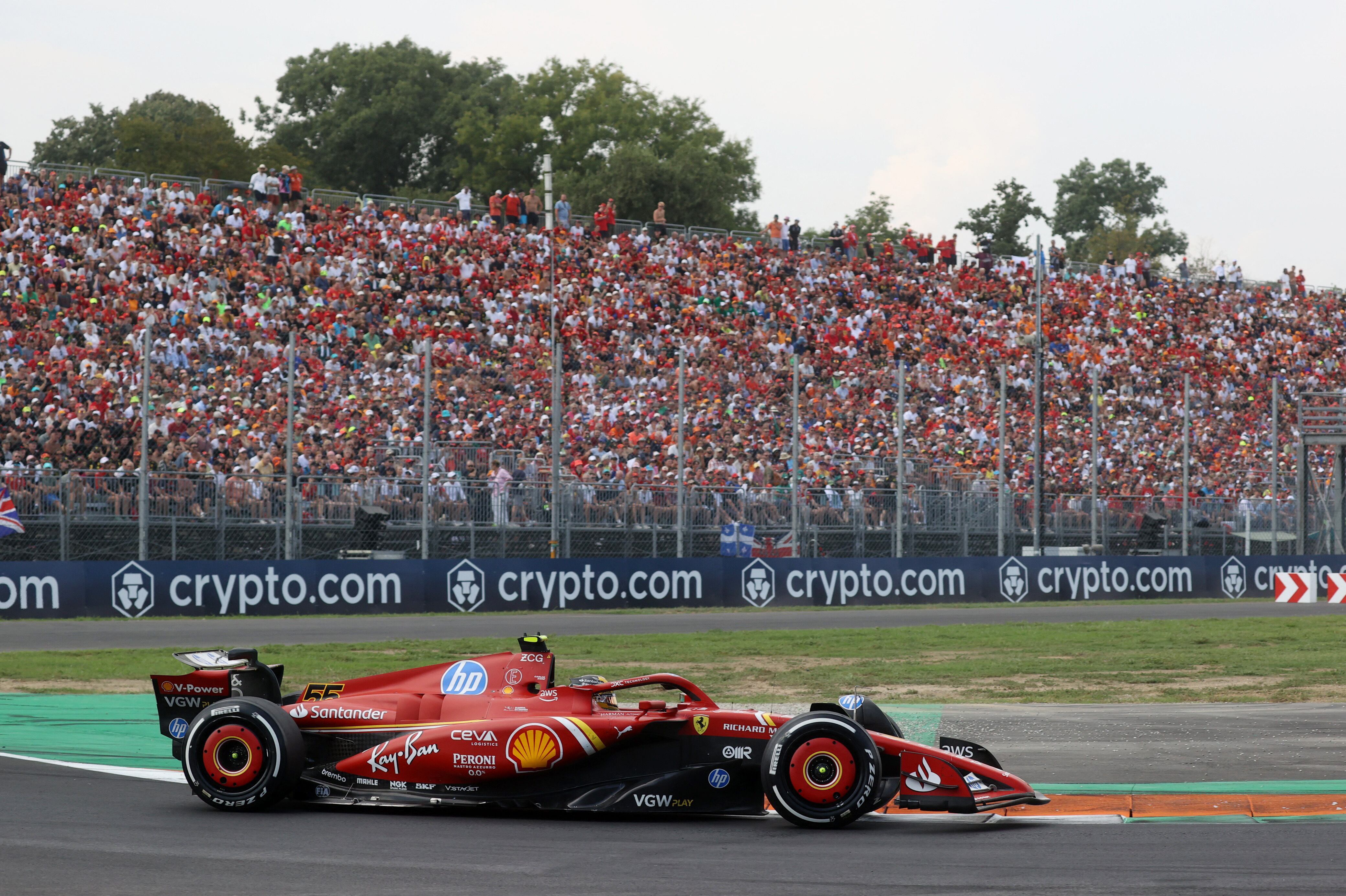 Carlos Sainz Jr. está al frente a falta de 13 vueltas (REUTERS/Bernadett Szabo)