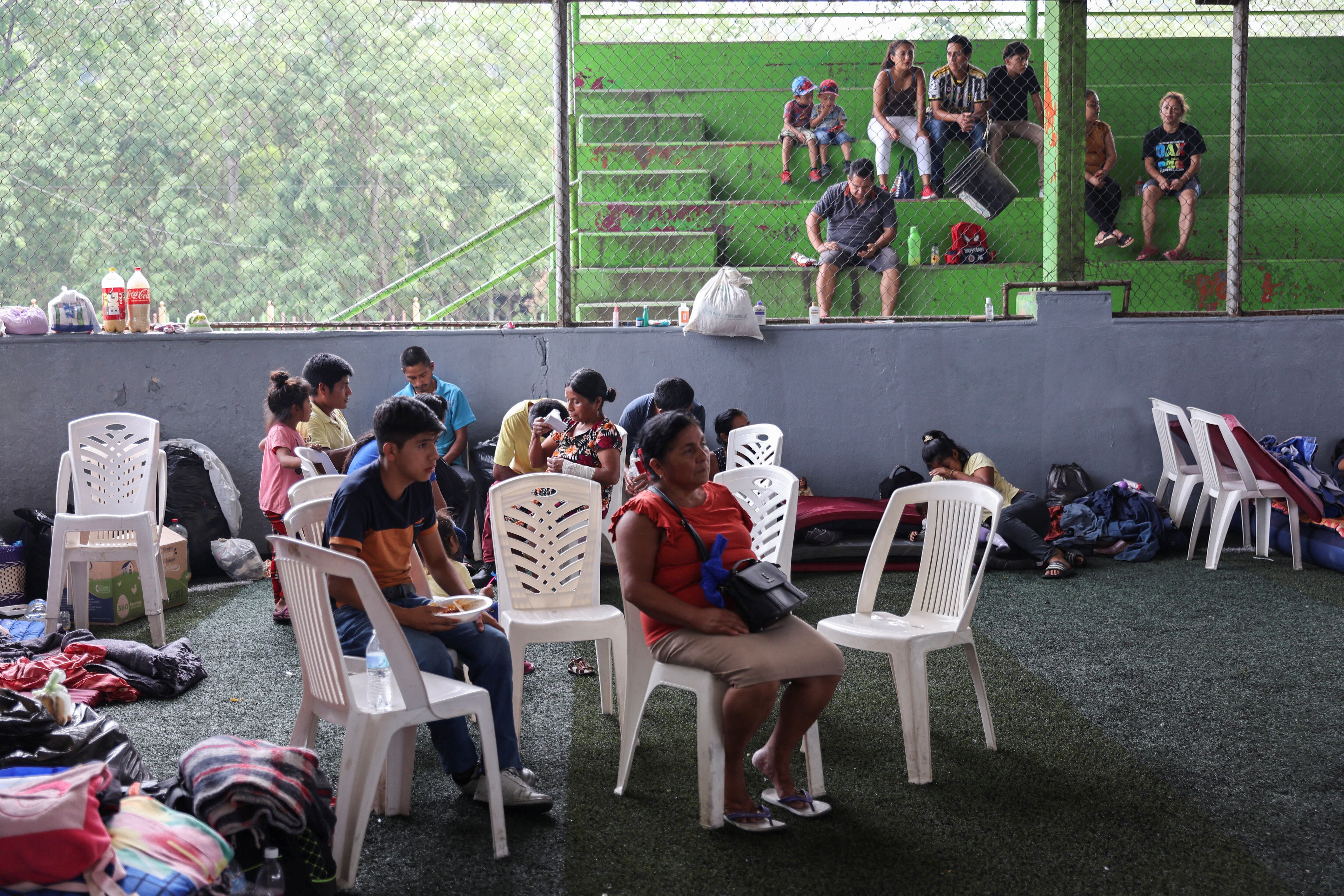 People fleeing armed gang violence, which has forced residents to evacuate with the help of Government authorities that set up camps for displaced individuals, rest in an improvised shelter, in Yajalon, Chiapas state, Mexico June 9, 2024. REUTERS/Manuel Orbegozo