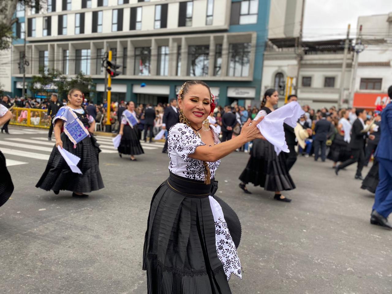 Gran desfile y Parada Militar en Perú por Fiestas Patrias | Infobae Perú / Clara Giraldo - Ricardo Mc Cubbin