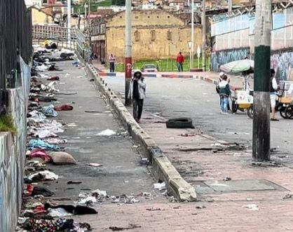 Vecinos de colegios denuncian atracos, balaceras y acumulación de basura - crédito Oficina de Prensa de Diana Diago