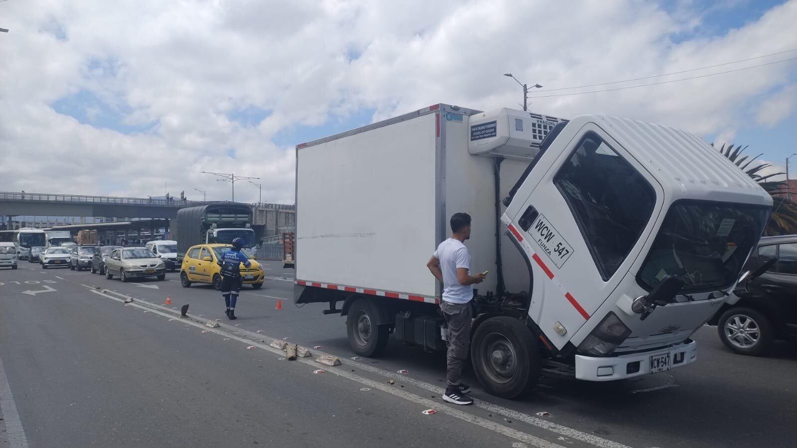 Camión varado en Bogotá