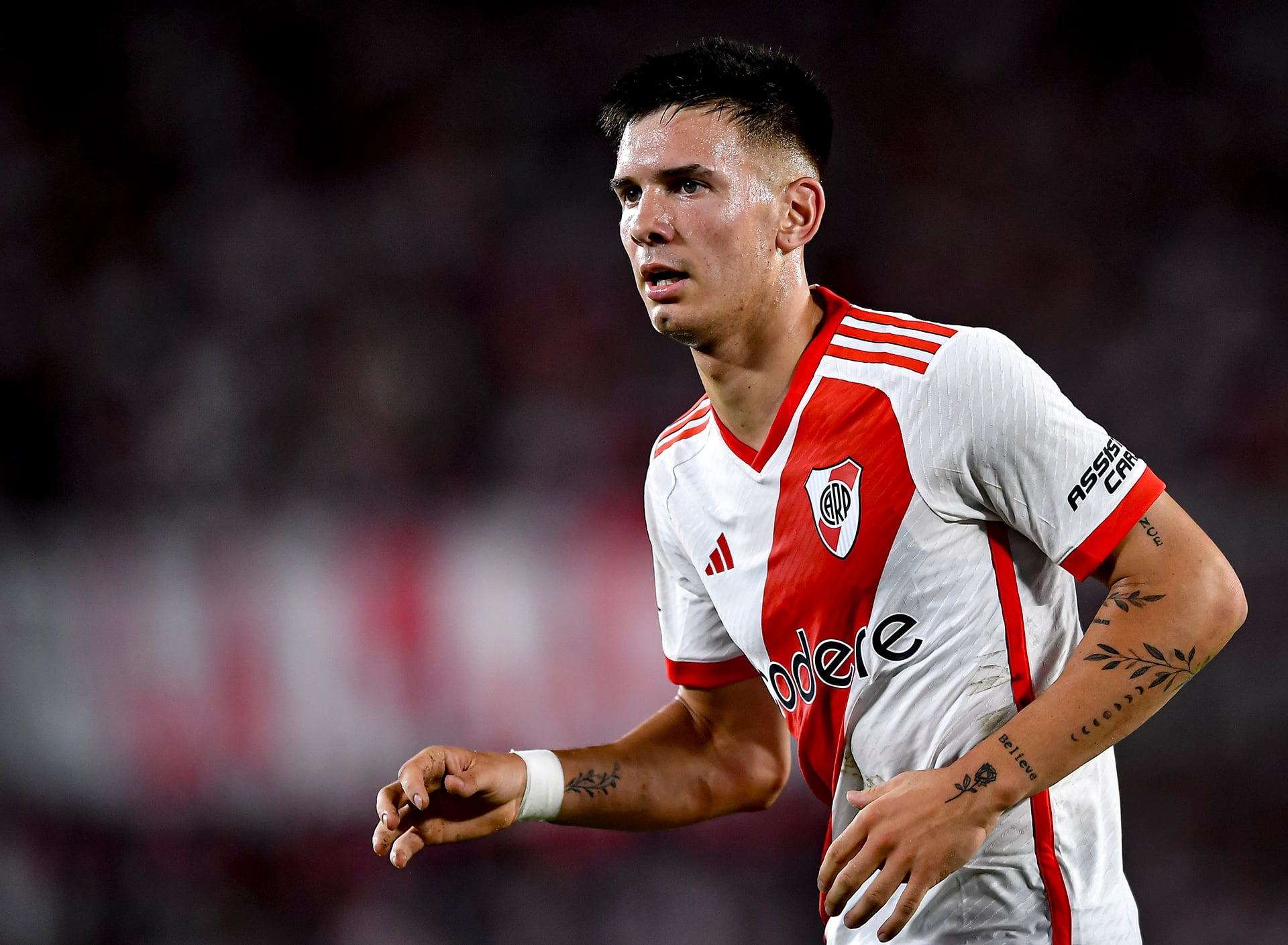 Franco Mastantuono con la camiseta de River