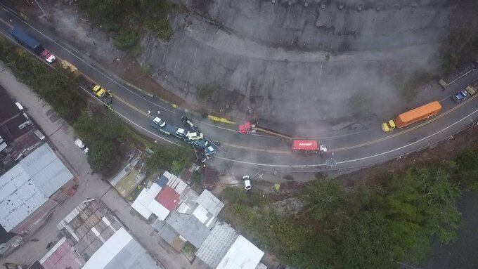 Grave accidente entre vehículos de carga ocasiono el cierre vial entre Buga - Buenaventura - crédito redes sociales