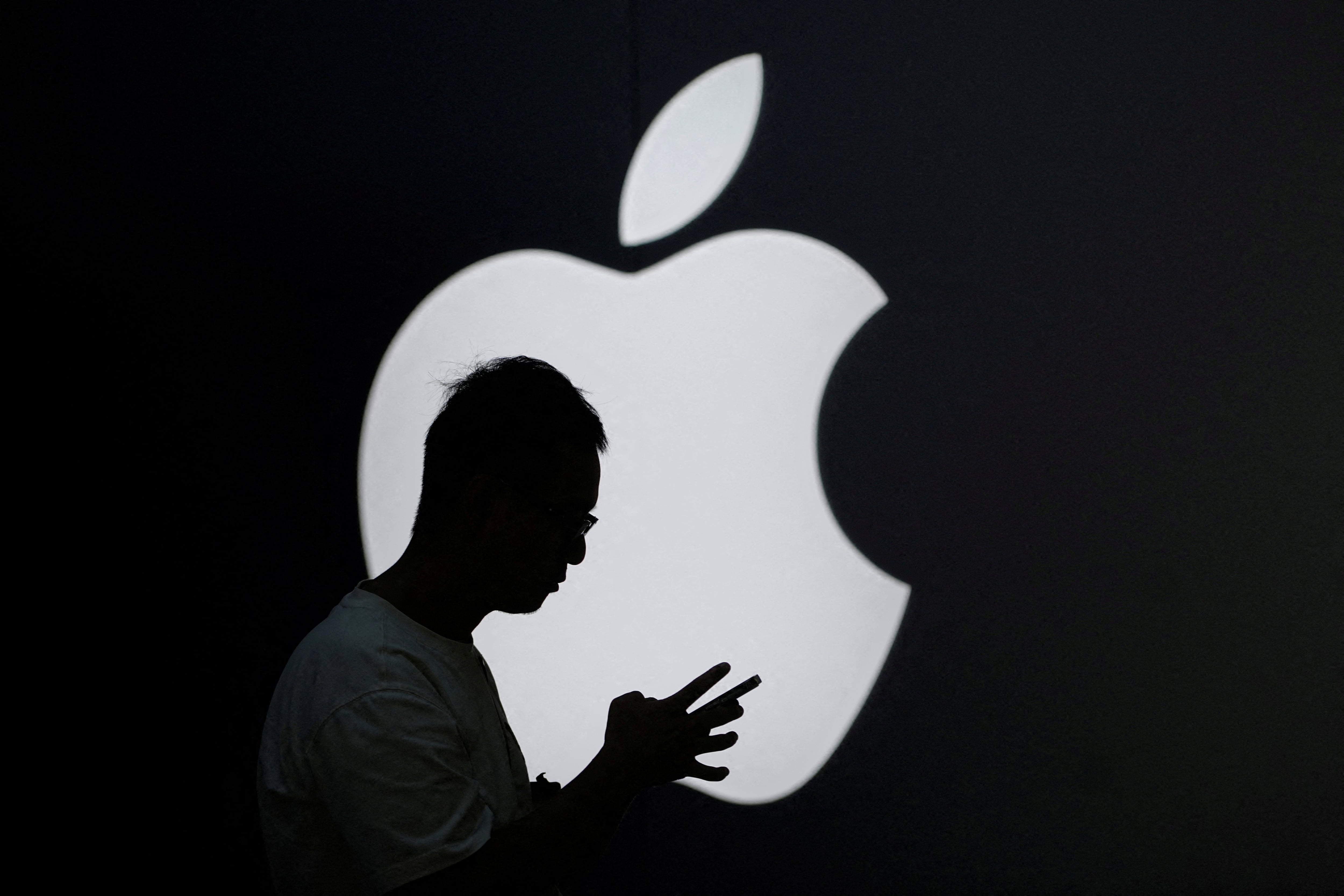 Apple estaría planeado lanzar el nuevo celular a inicios de 2025.  REUTERS/Aly Song/File Photo