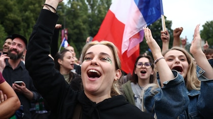 ‘Sorpresón’ en Francia: la coalición de izquierdas gana las elecciones frente a la extrema derecha, según los primeros sondeos