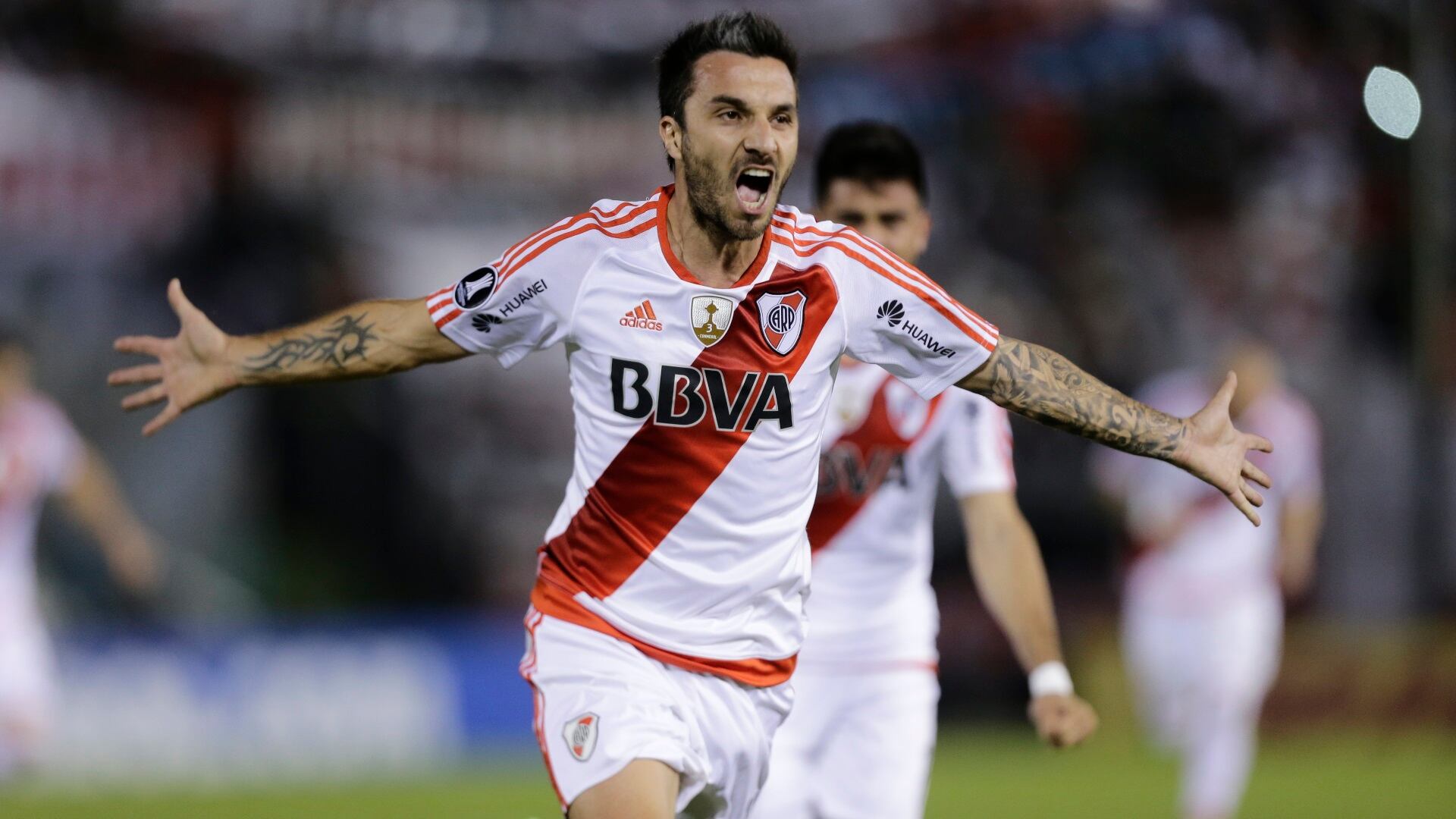 Scocco festeja uno de sus goles en River durante la Copa Libertadores en 2018