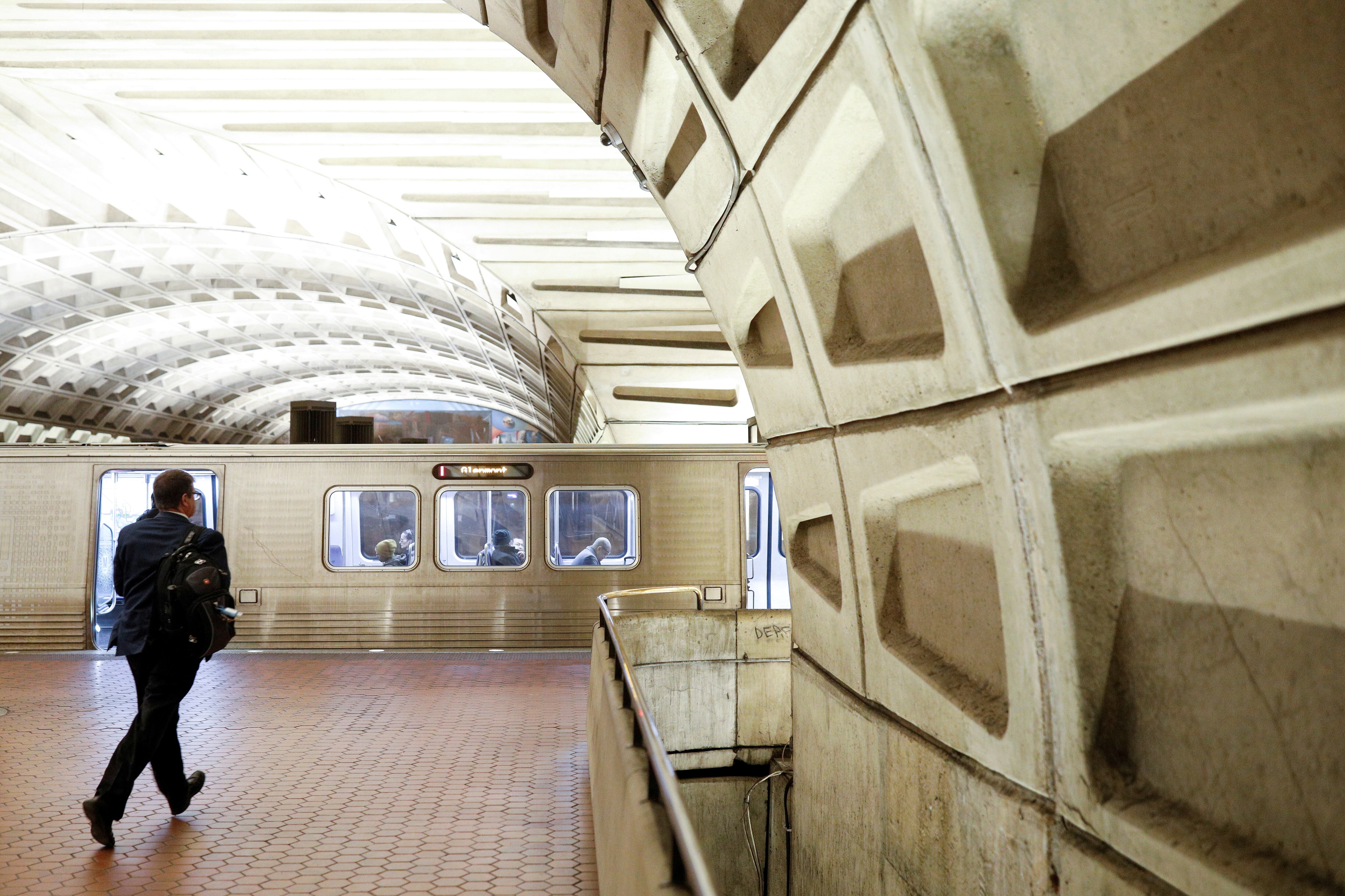 Esta estación central del entramado subterráneo de Washington está decorada por un diseño geométrico (REUTERS/Tom Brenner)