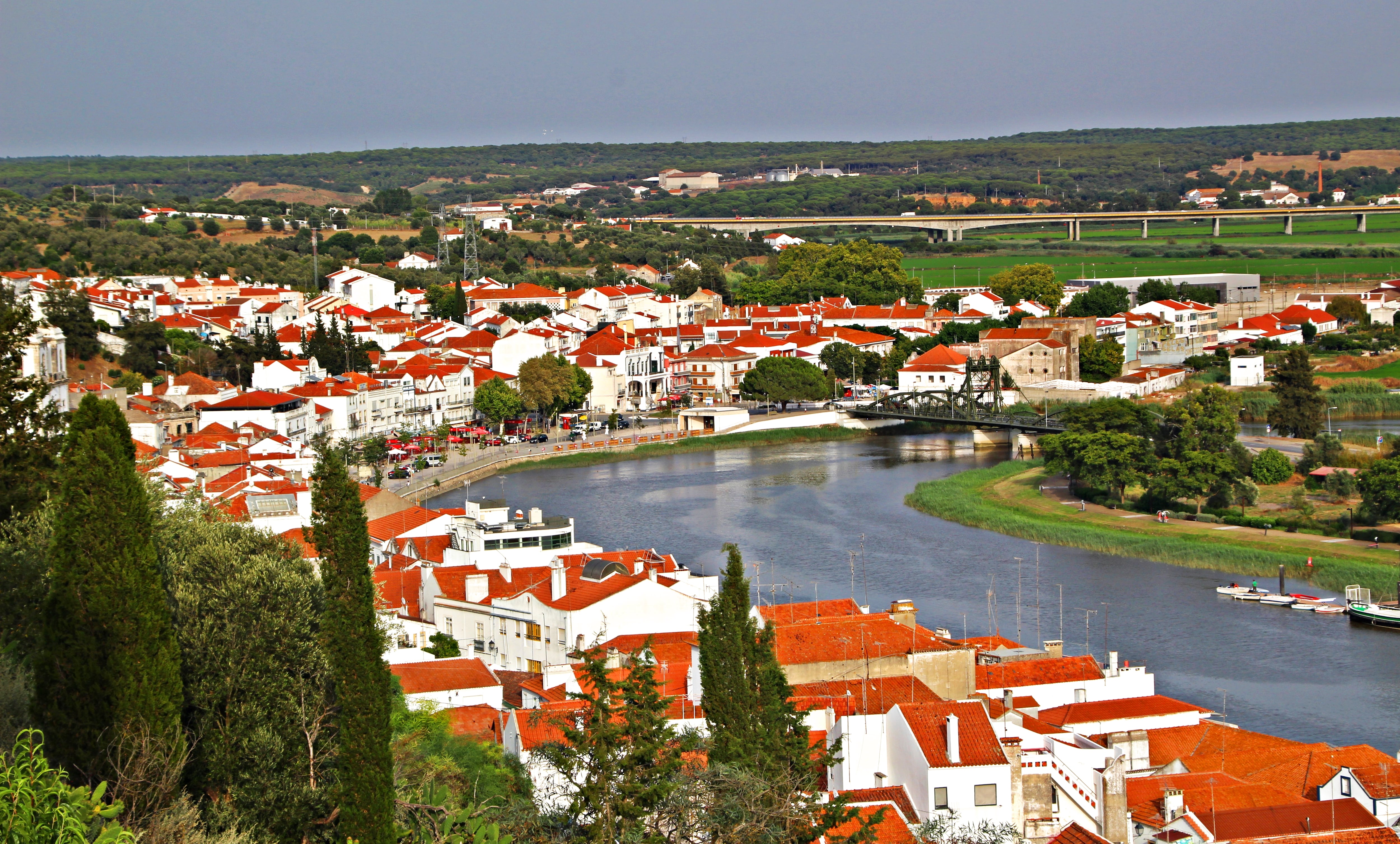 La ciudad de Portugal a una hora de Lisboa que es una de las más antiguas de Europa: un castillo milenario a orillas de un río